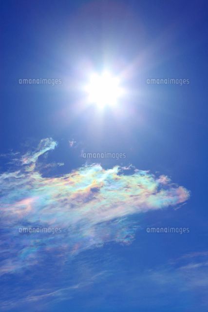彩雲と太陽の光芒[10247022918]の写真・イラスト素材｜アマナイメージズ