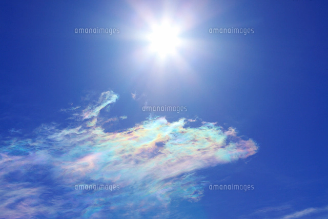 彩雲と太陽の光芒[10247022918]の写真・イラスト素材｜アマナイメージズ