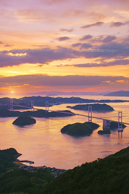 亀老山展望公園から望む来島海峡大橋と夕焼け[10247027433]の写真