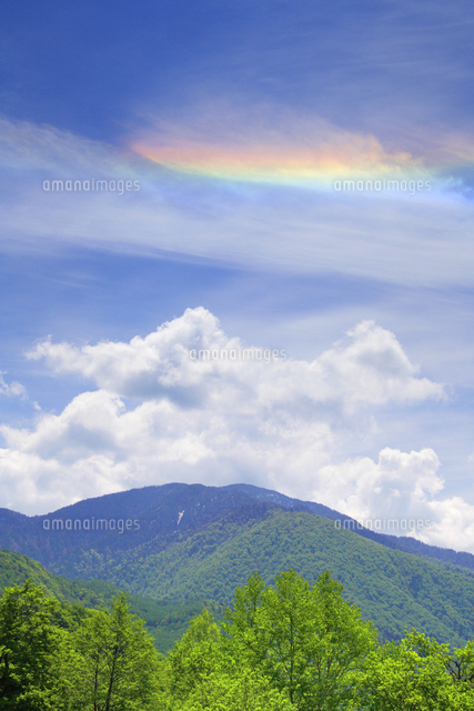 赤倉山と彩雲 の写真素材 イラスト素材 アマナイメージズ