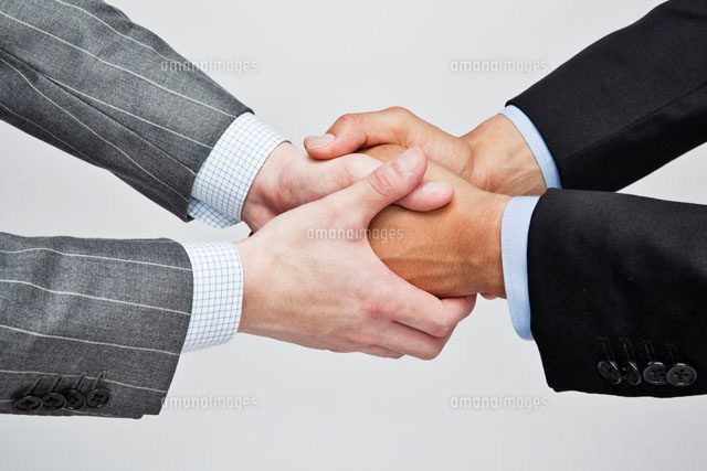 握手するビジネスマン の写真素材 イラスト素材 アマナイメージズ