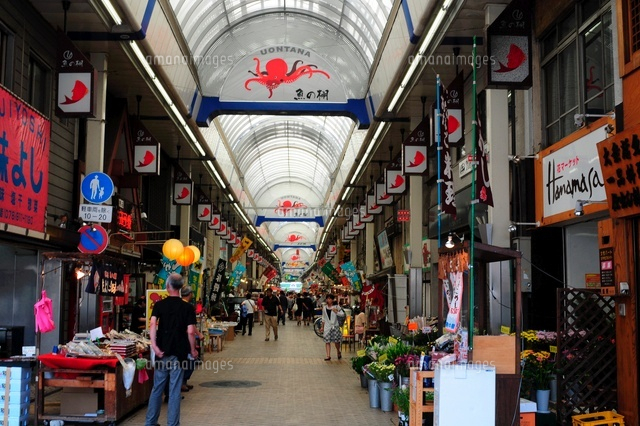 明石魚の棚商店街の風景 の写真素材 イラスト素材 アマナイメージズ