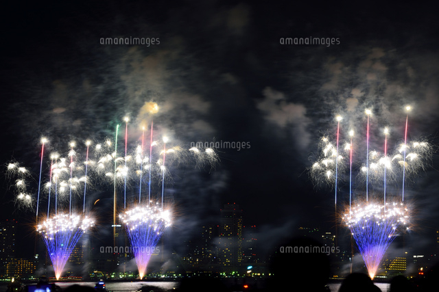 みなと神戸海上花火大会 の写真素材 イラスト素材 アマナイメージズ