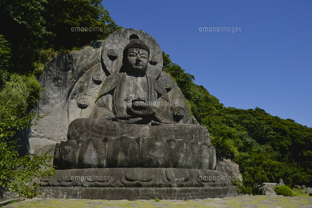 鋸山にある日本一の石大仏[10261020505]の写真・イラスト素材｜アマナ