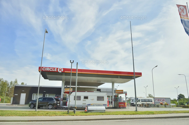 ガソリンスタンドの写真素材 ストックフォト アマナイメージズ