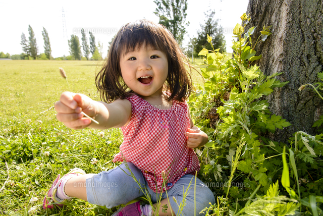 公園の子ども の写真素材 イラスト素材 アマナイメージズ