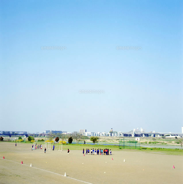 相模川河川敷サッカーグランド の写真素材 イラスト素材 アマナイメージズ 相模川河川敷サッカーグランド の写真素材 イラスト素材 アマナイメージズ
