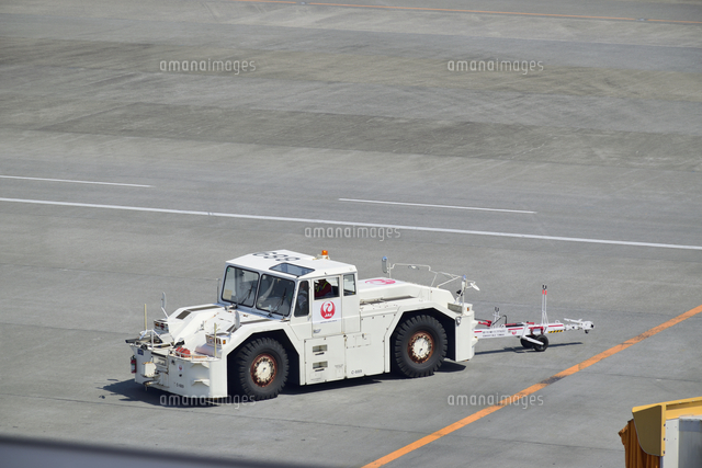 成田国際空港のトーイングカー の写真素材 イラスト素材 アマナイメージズ