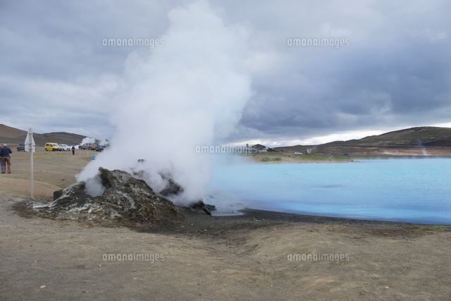 ブルーレイクとクラプラ地熱発電所 の写真素材 イラスト素材 アマナイメージズ