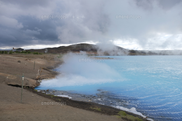 ブルーレイクとクラプラ地熱発電所 の写真素材 イラスト素材 アマナイメージズ