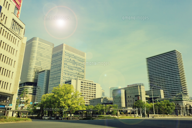 淀屋橋と超高層ビル群 の写真素材 イラスト素材 アマナイメージズ