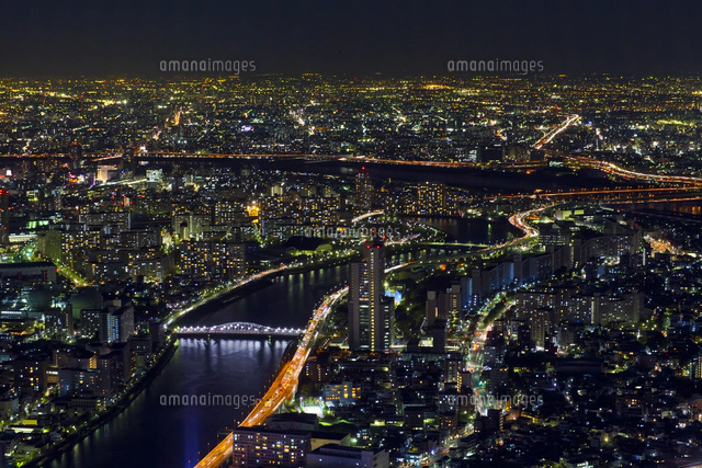 東京スカイツリー展望デッキから見た夕暮れの東京[10282002190]の写真