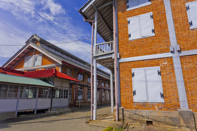 富岡製糸場の東置繭所と繰糸所 の写真素材 イラスト素材 アマナイメージズ