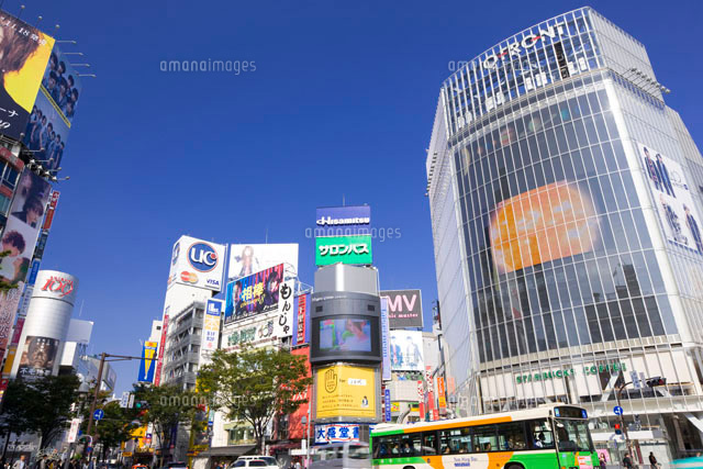 渋谷駅前の町並み の写真素材 イラスト素材 アマナイメージズ