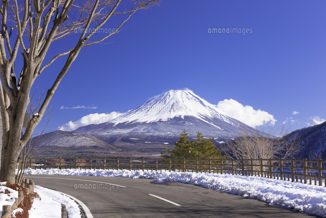 本栖湖の冬景色 冬の本栖湖と富士山[10284002232]の写真・イラスト素材｜アマナイメージズ