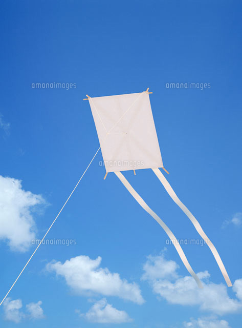 飛んでいる凧 の写真素材 イラスト素材 アマナイメージズ