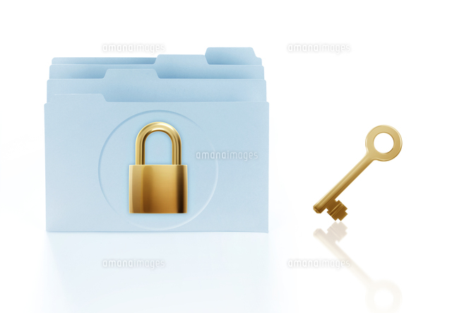 鍵とロックされたフォルダ の写真素材 イラスト素材 アマナイメージズ