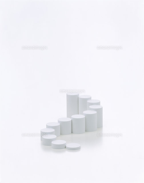 逆s字形に並んだ円柱 の写真素材 イラスト素材 アマナイメージズ