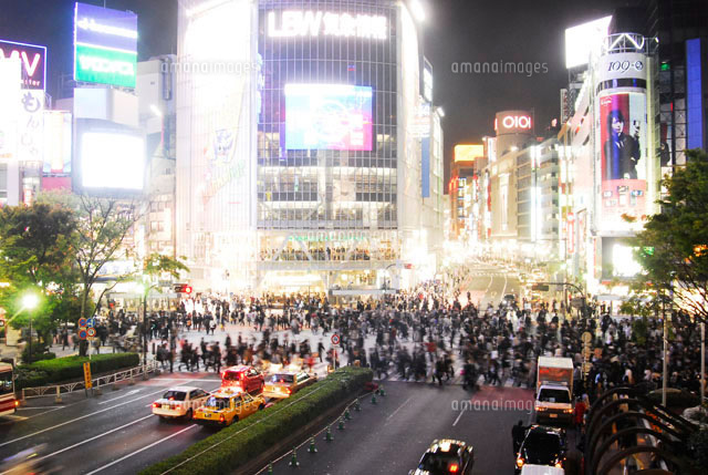渋谷駅ハチ公前交差点の人ごみ[10298000459]の写真素材・イラスト素材 