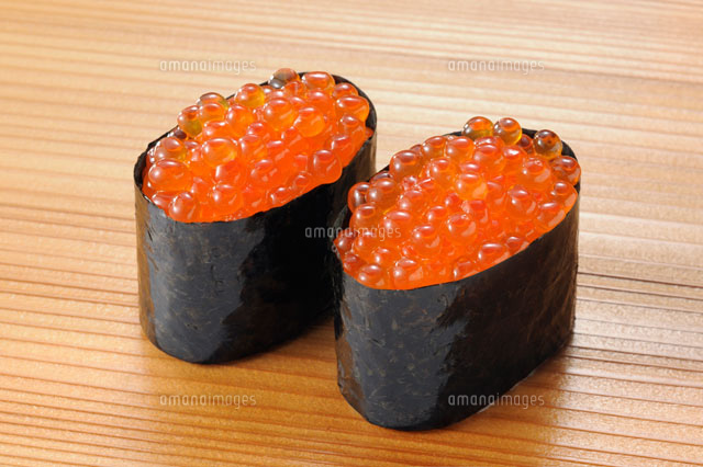 イクラの軍艦巻き[10313000233]の写真・イラスト素材｜アマナイメージズ