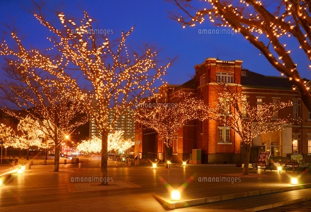 門司港レトロの夜景とイルミネーション の写真素材 イラスト素材 アマナイメージズ