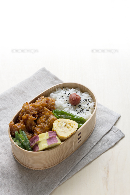 唐揚げ弁当 の写真素材 イラスト素材 アマナイメージズ