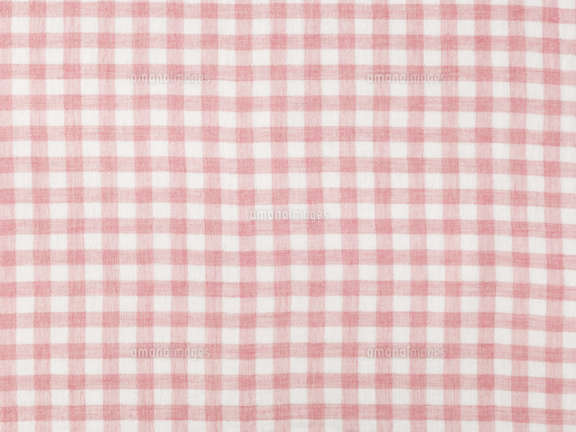 ピンクと白の綿のチェックの布 の写真素材 イラスト素材 アマナイメージズ