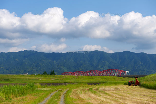 筑後川橋と耳納連山 の写真素材 イラスト素材 アマナイメージズ