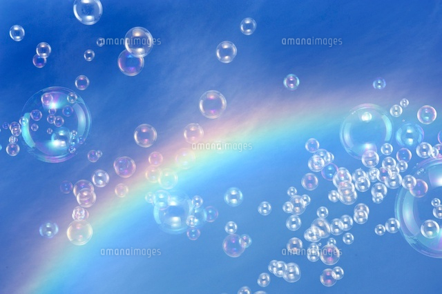 虹とシャボン玉 の写真素材 イラスト素材 アマナイメージズ