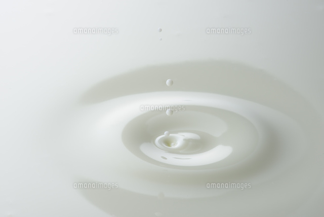 飲むヨーグルト の写真素材 イラスト素材 アマナイメージズ