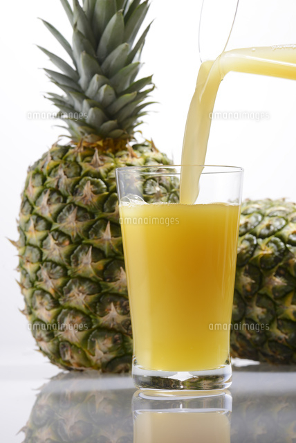 パイナップルジュース の写真素材 イラスト素材 アマナイメージズ