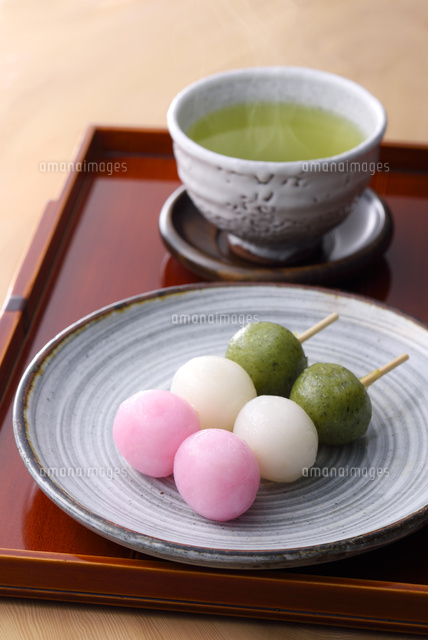 お茶と三色団子 の写真素材 イラスト素材 アマナイメージズ
