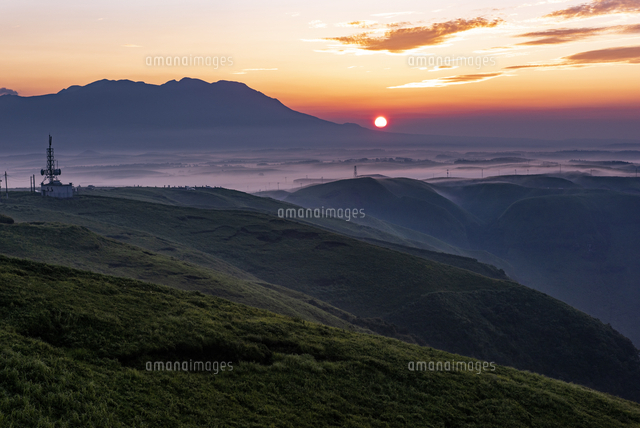 阿蘇大観峰 の写真素材 イラスト素材 アマナイメージズ