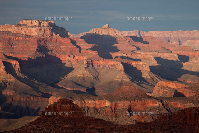 夕焼けのグランドキャニオン ヤバパイポイント の写真素材 イラスト素材 アマナイメージズ