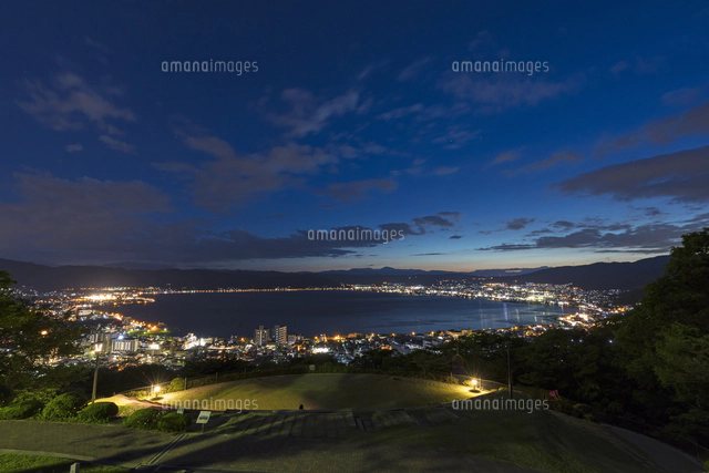 諏訪湖の夜景[10363002589]の写真・イラスト素材｜アマナイメージズ