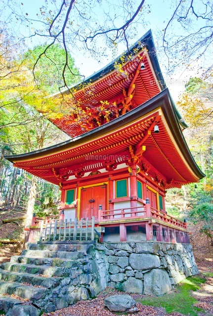 比叡山延暦寺横川の根本如法塔 の写真素材 イラスト素材 アマナイメージズ