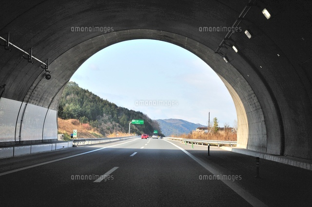 新名神高速道路 甲南トンネル西側出口 の写真素材 イラスト素材 アマナイメージズ