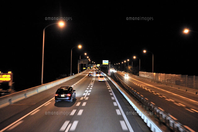夜の名神高速道路上り線彦根トンネル手前 の写真素材 イラスト素材 アマナイメージズ