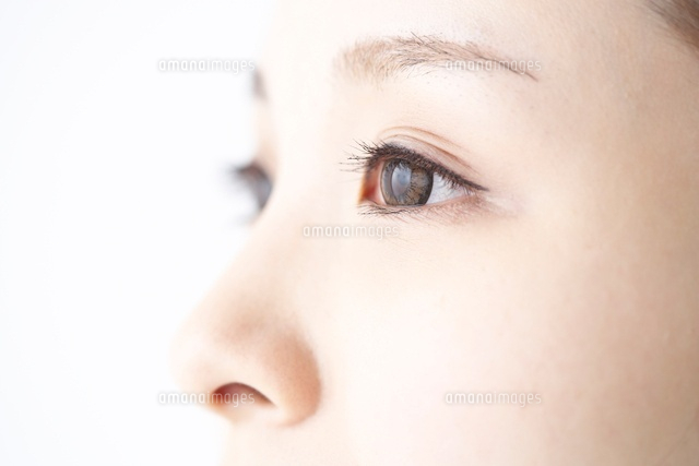 女性の瞳 の写真素材 イラスト素材 アマナイメージズ