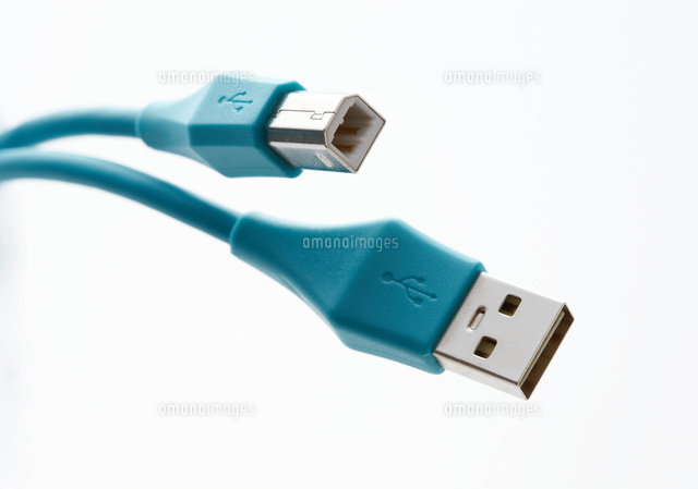 水色のusbケーブル の写真素材 イラスト素材 アマナイメージズ
