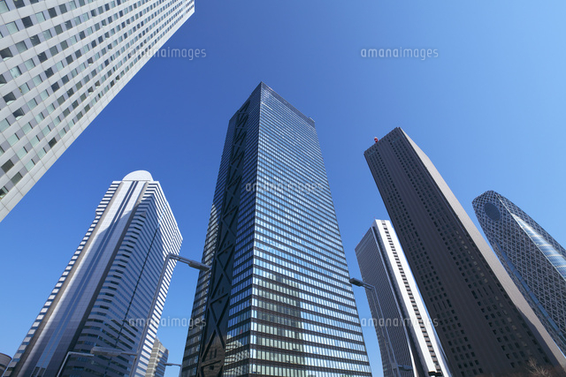 高層ビル群の見上げ の写真素材 イラスト素材 アマナイメージズ