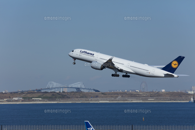 飛行機離陸 の写真素材 イラスト素材 アマナイメージズ