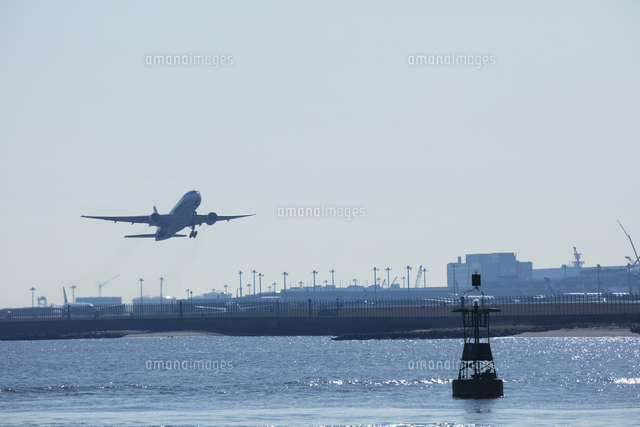 飛行機の離陸 の写真素材 イラスト素材 アマナイメージズ