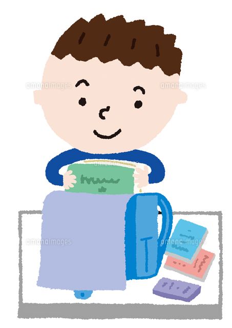 登校の準備 小学生男の子 の写真素材 イラスト素材 アマナイメージズ