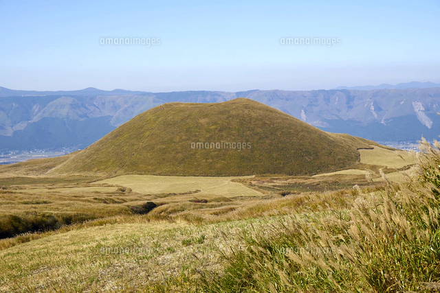 阿蘇の風景根子岳[10404016538]の写真・イラスト素材｜アマナイメージズ