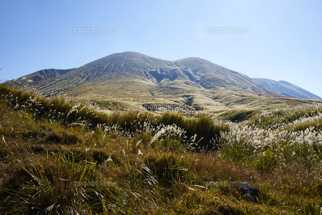 阿蘇の風景根子岳[10404016538]の写真・イラスト素材｜アマナイメージズ