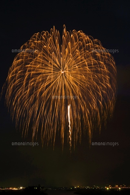 水郷おみがわ花火大会の割物 の写真素材 イラスト素材 アマナイメージズ