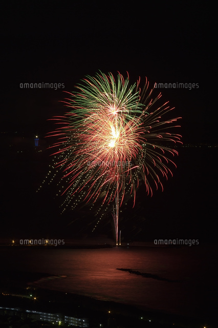 湘南ひらつか花火大会の打上花火 の写真素材 イラスト素材 アマナイメージズ