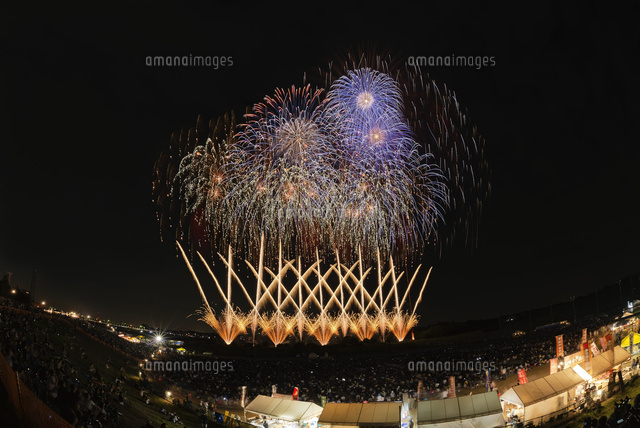 常総きぬ川花火大会の闇夜のページェント の写真素材 イラスト素材 アマナイメージズ 常総きぬ川花火大会の闇夜のページェント の写真素材 イラスト素材 アマナイメージズ