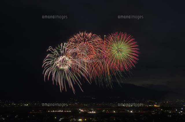 神明の花火の7号玉[10408001885]の写真・イラスト素材｜アマナイメージズ